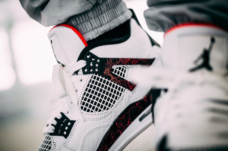 Jordan 4 hot lava on sale 2019